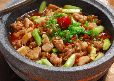 火鍋兔技能訓(xùn)練哪里好？底料炒制和湯料調(diào)制