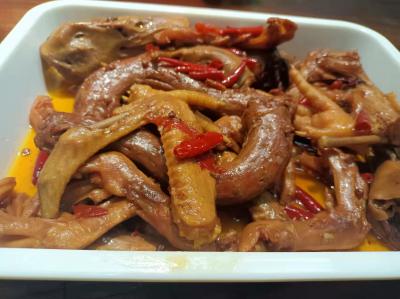  絕味鹵菜技術(shù)培訓班哪里好？培訓理論和實踐結(jié)合