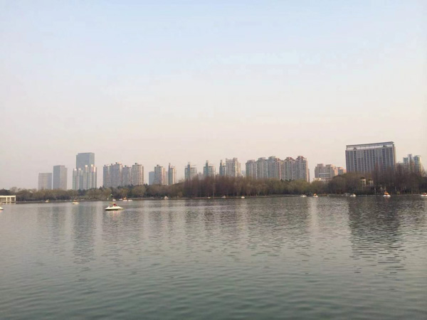 攜帶兇器在銀行營(yíng)業(yè)大廳搶奪儲(chǔ)戶現(xiàn)金如何處理？上海刑事律師網(wǎng)告訴您